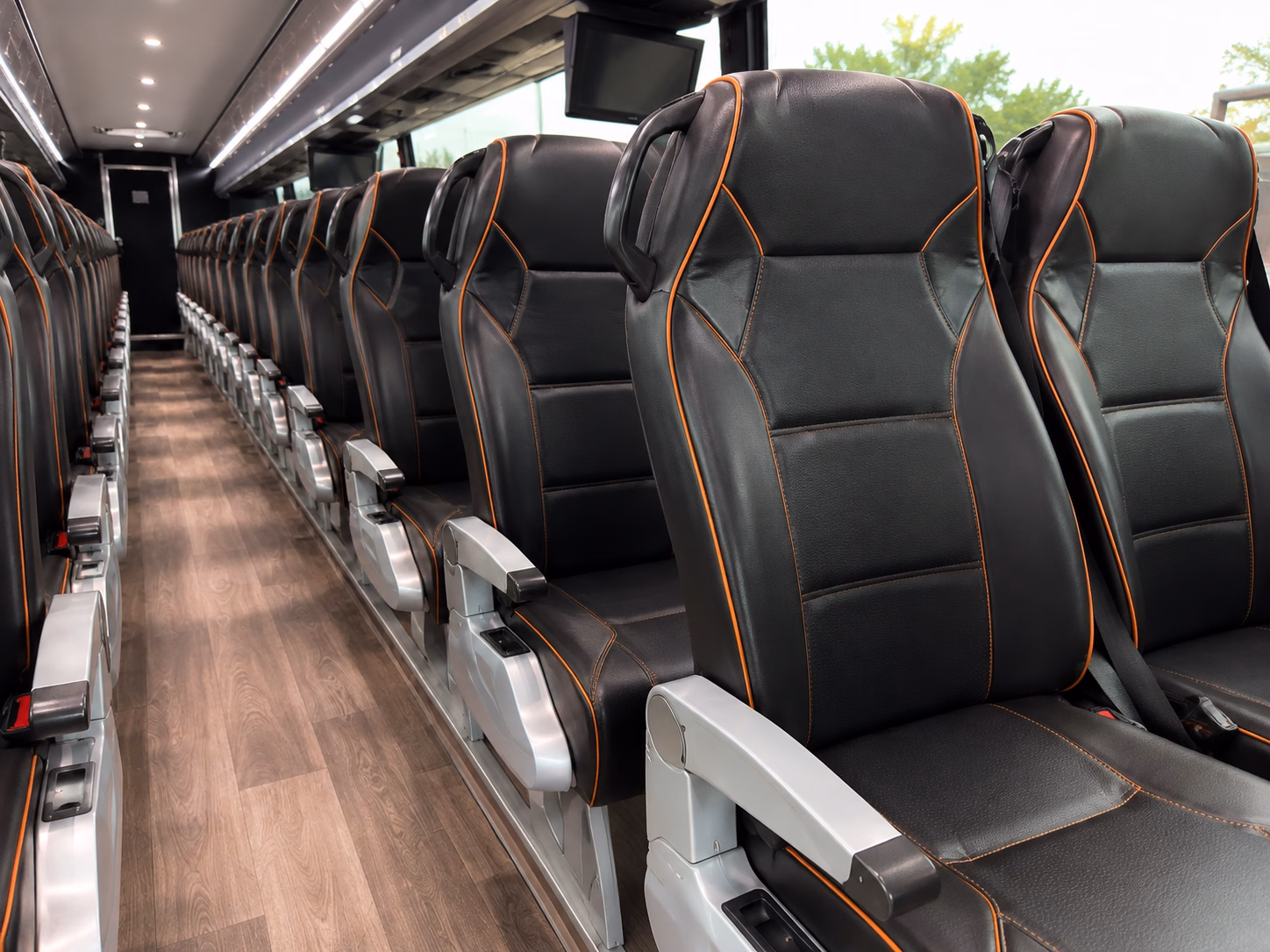shuttle guests between lake conroe venues and area hotels without the headache